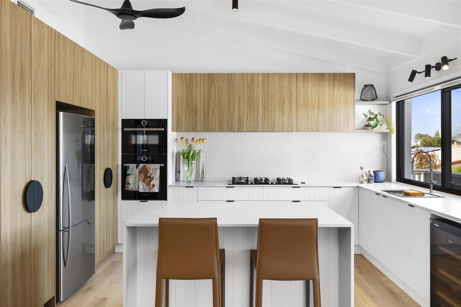 White%20Timber%20Kitchen